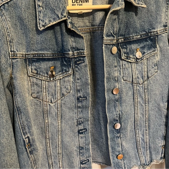 Zara Cropped + Distressed Denim Jacket - Picture 4 of 5